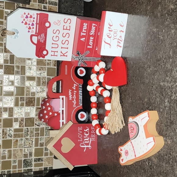 Valentines Day decor - Picture 1 of 13